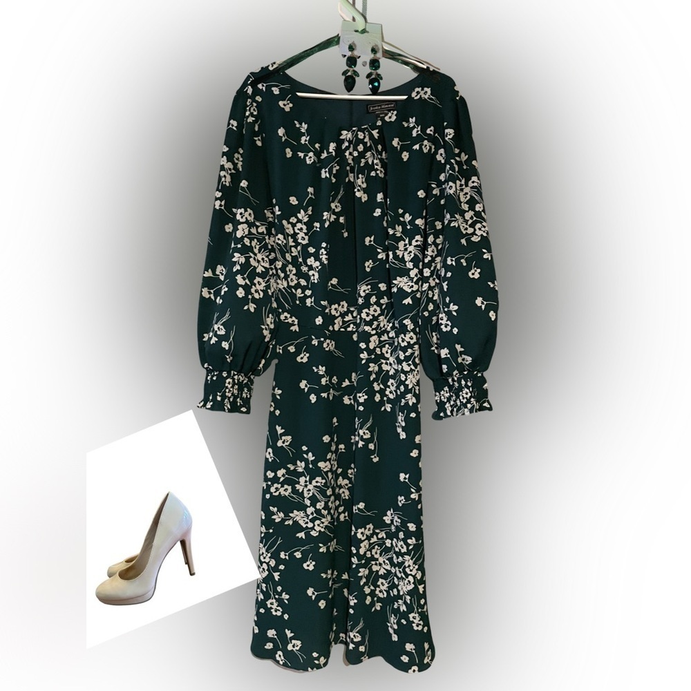 Pretty green dress! Jessica Howard classic!​​​​